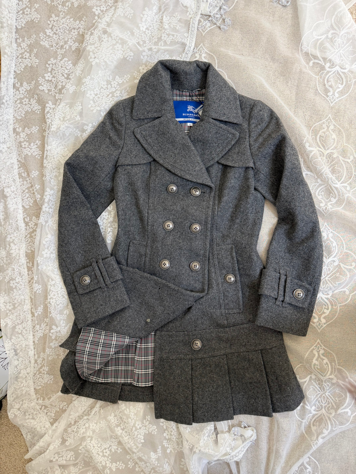 burberry blue label vintage pleated flirty dress coat in grey (36,xs)
