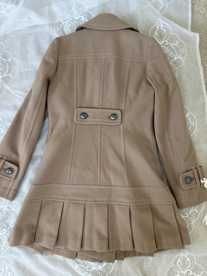 Cosmopolitan Vintage burberry blue label beige pleated vintage flirty dress coat (38) - Overcoats