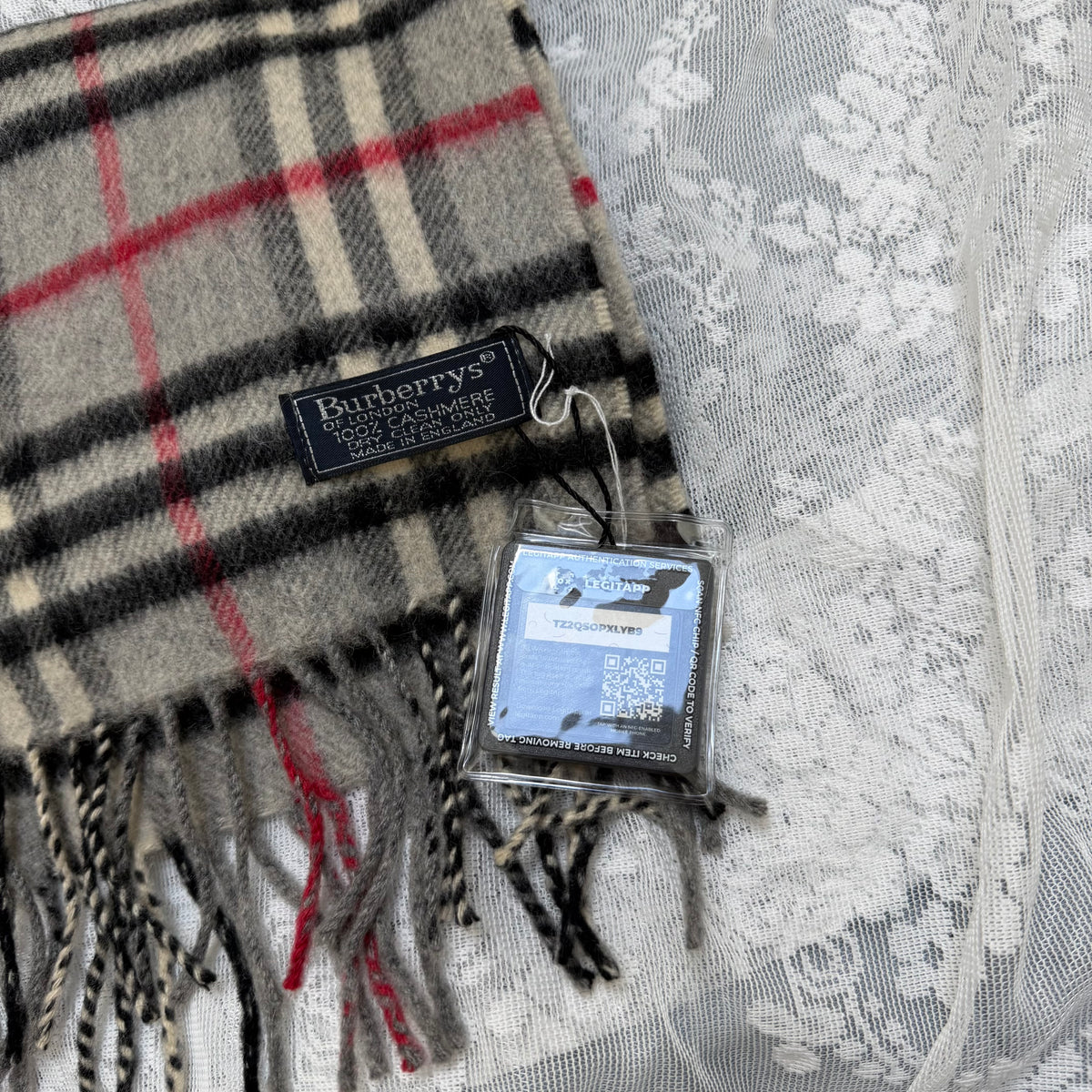 burberry 90s vintage 100% cashmere scarf in grey