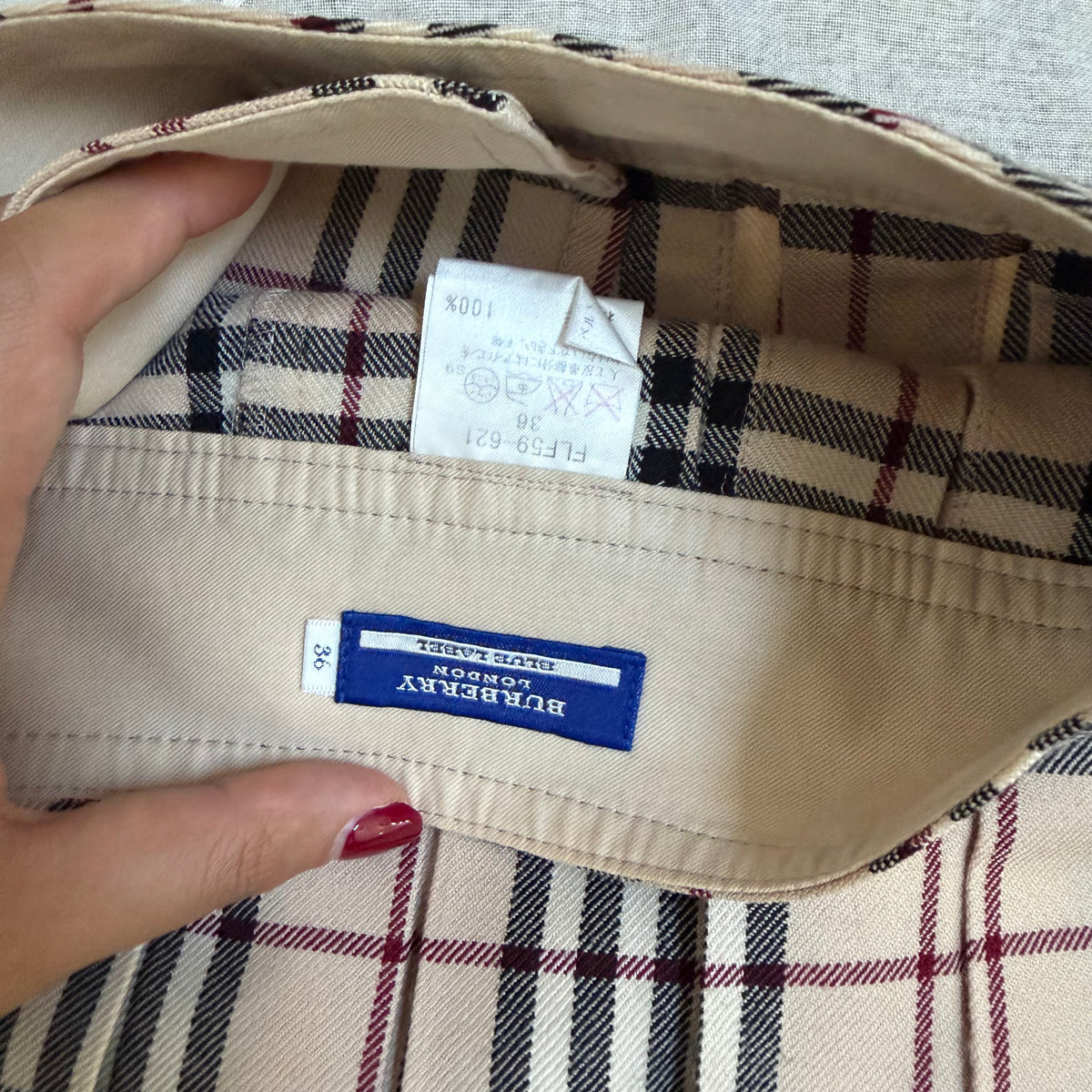 xovintage BURBERRY CLASSIC PLEATED VINTAGE BELTED MINI SKIRT, X-SMALL - Clothing