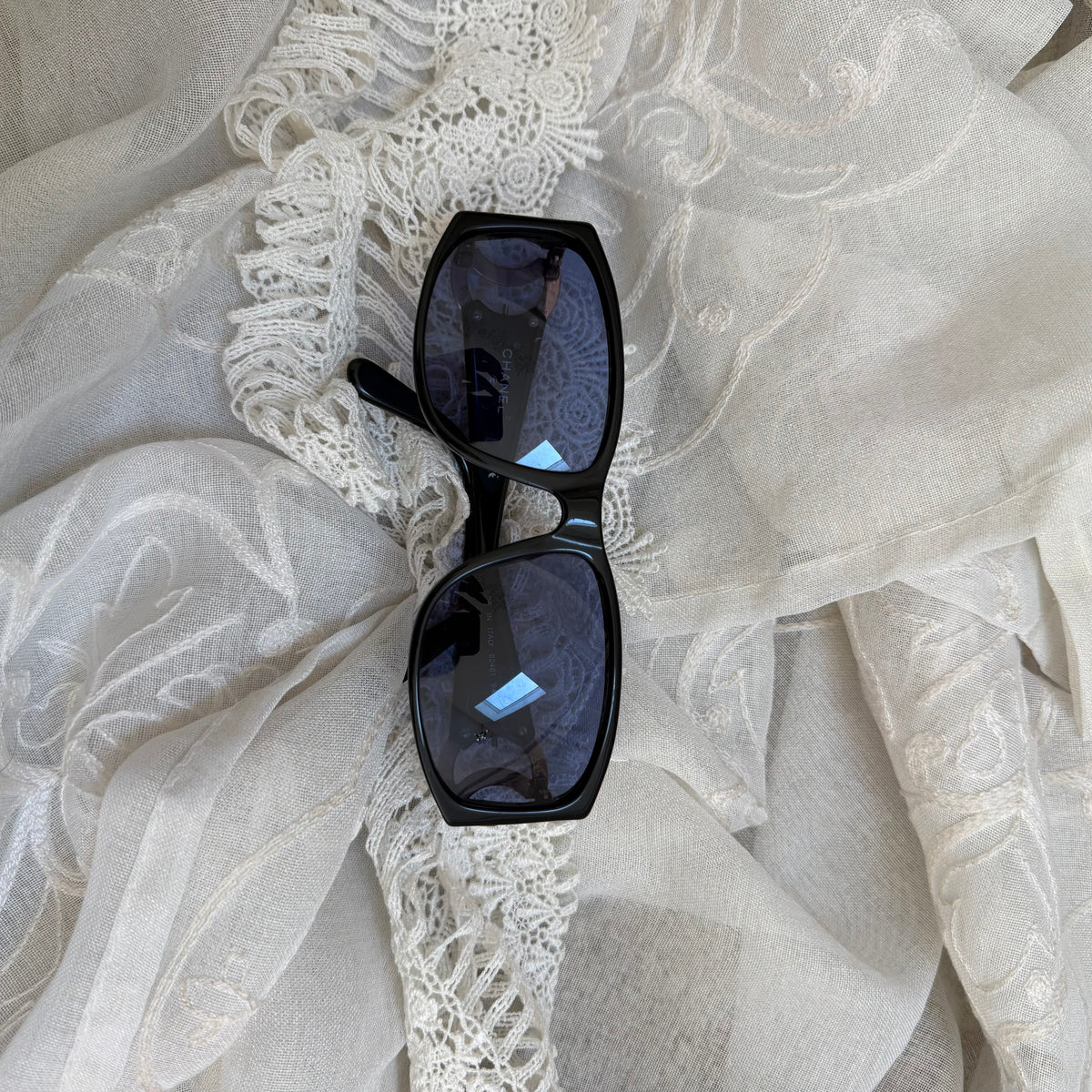 xovintage chanel 2000s vintage black CC sunglasses - Sunglasses
