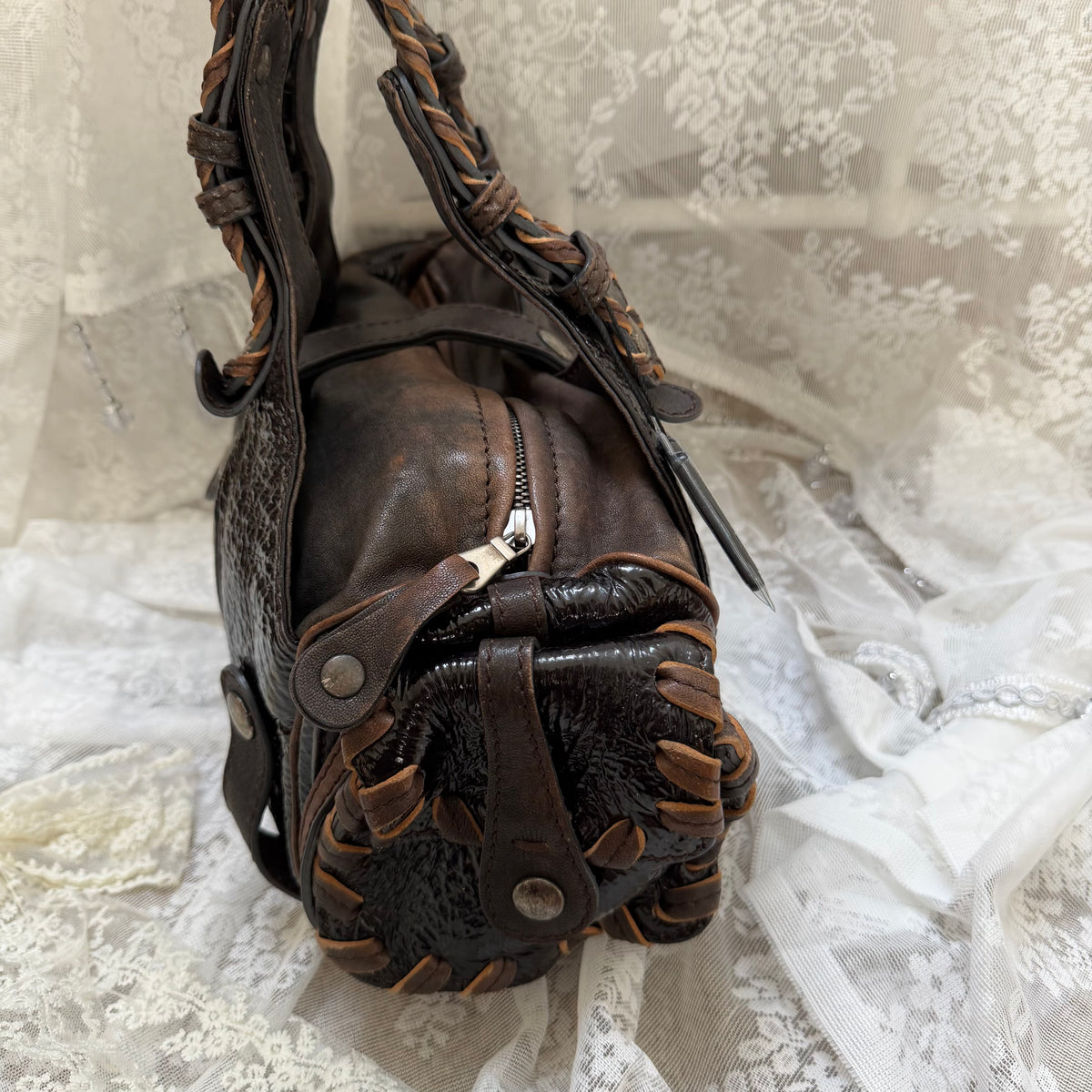 CHLOE VINTAGE SILVERADO BAG IN PATENT LEATHER