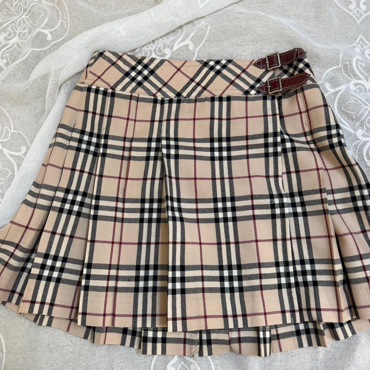 xovintage BURBERRY CLASSIC PLEATED VINTAGE BELTED MINI SKIRT, X-SMALL - Clothing