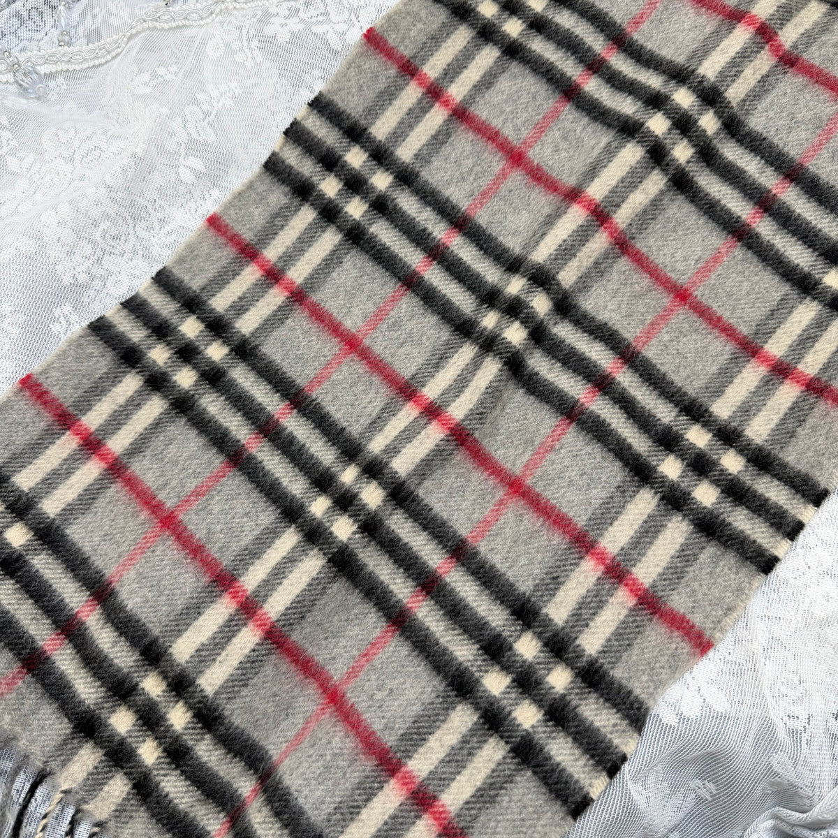 burberry 90s vintage 100% cashmere scarf in grey