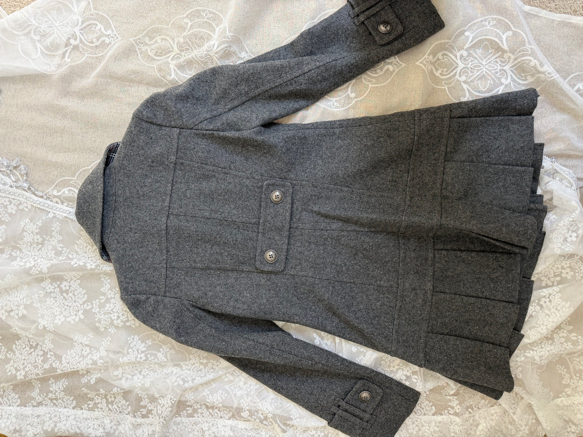 burberry blue label vintage pleated flirty dress coat in grey (36,xs)