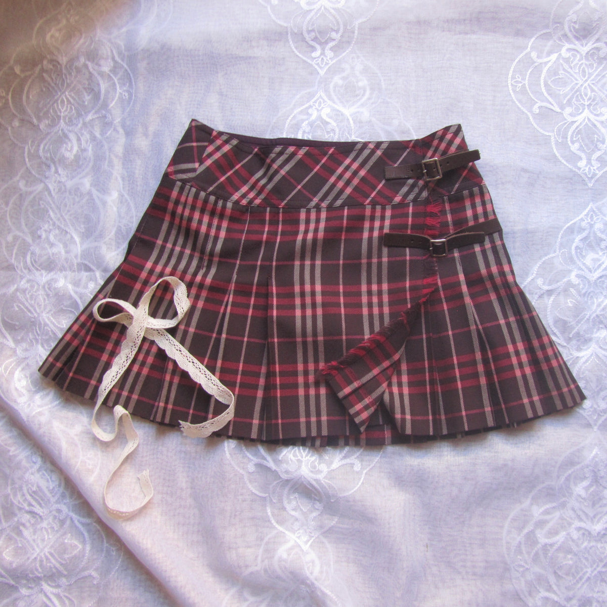 PRE-LOVED BURBERRY BLUE LABEL BURGUNDY PLEATED MINI SKIRT (38, S)