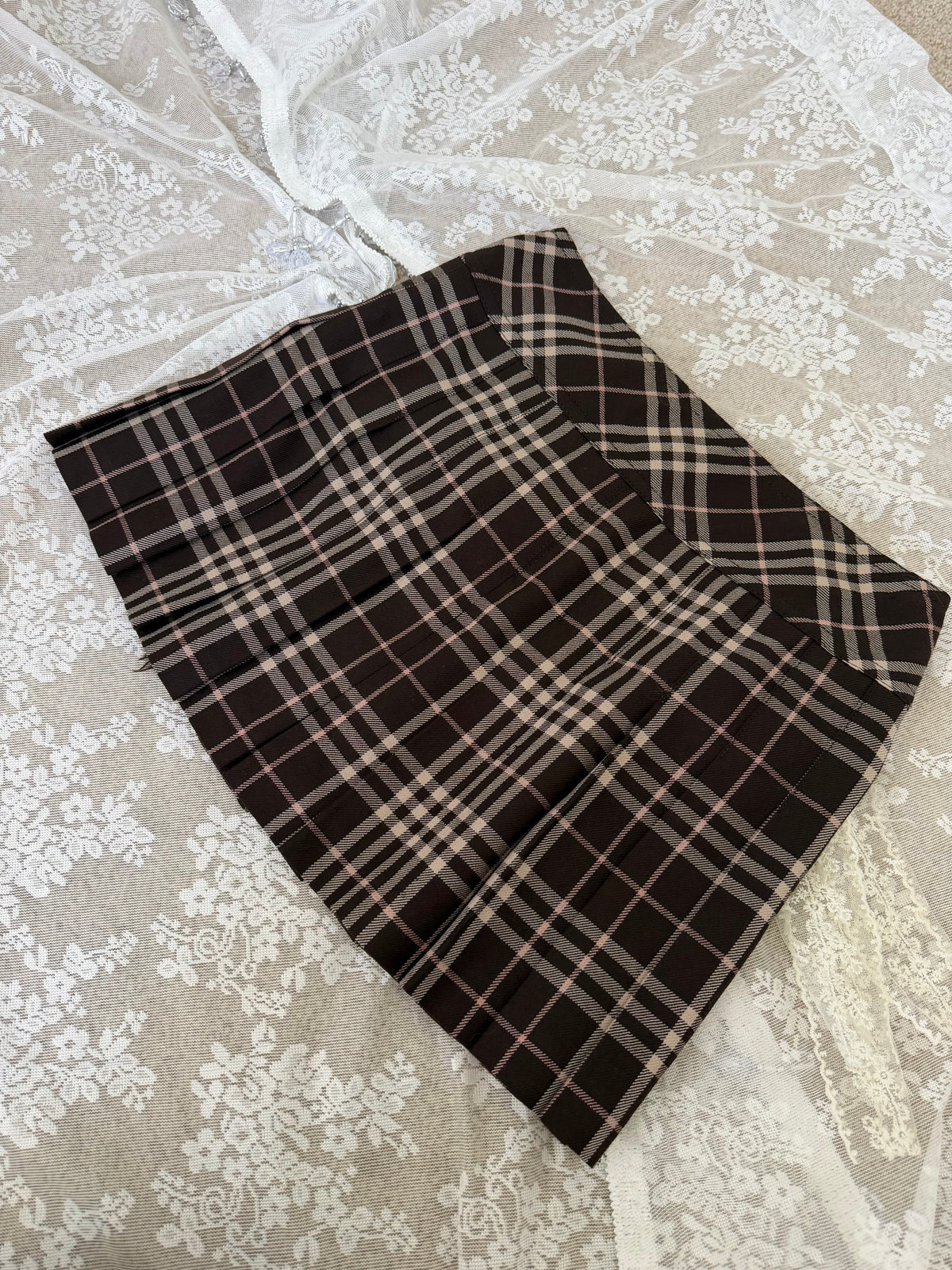 xovintage BURBERRY DARK BROWN PLEATED VINTAGE MINI SKIRT (38, s) - Clothing
