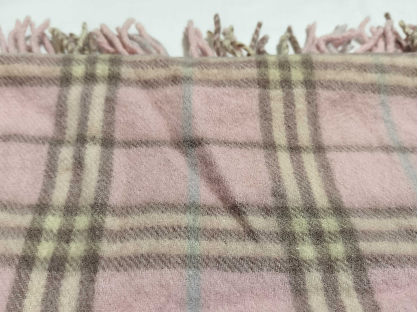 burberry 100% lambswool baby pink scarf