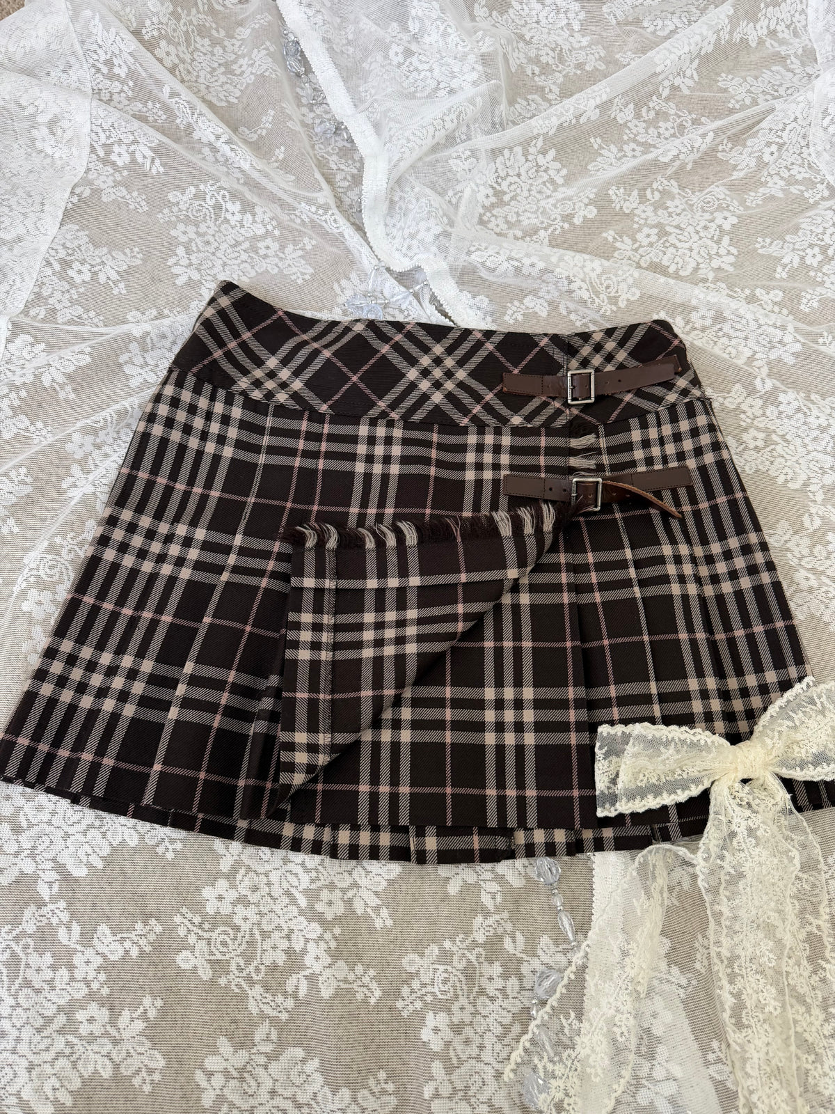 xovintage BURBERRY DARK BROWN PLEATED VINTAGE MINI SKIRT (38, s) - Clothing