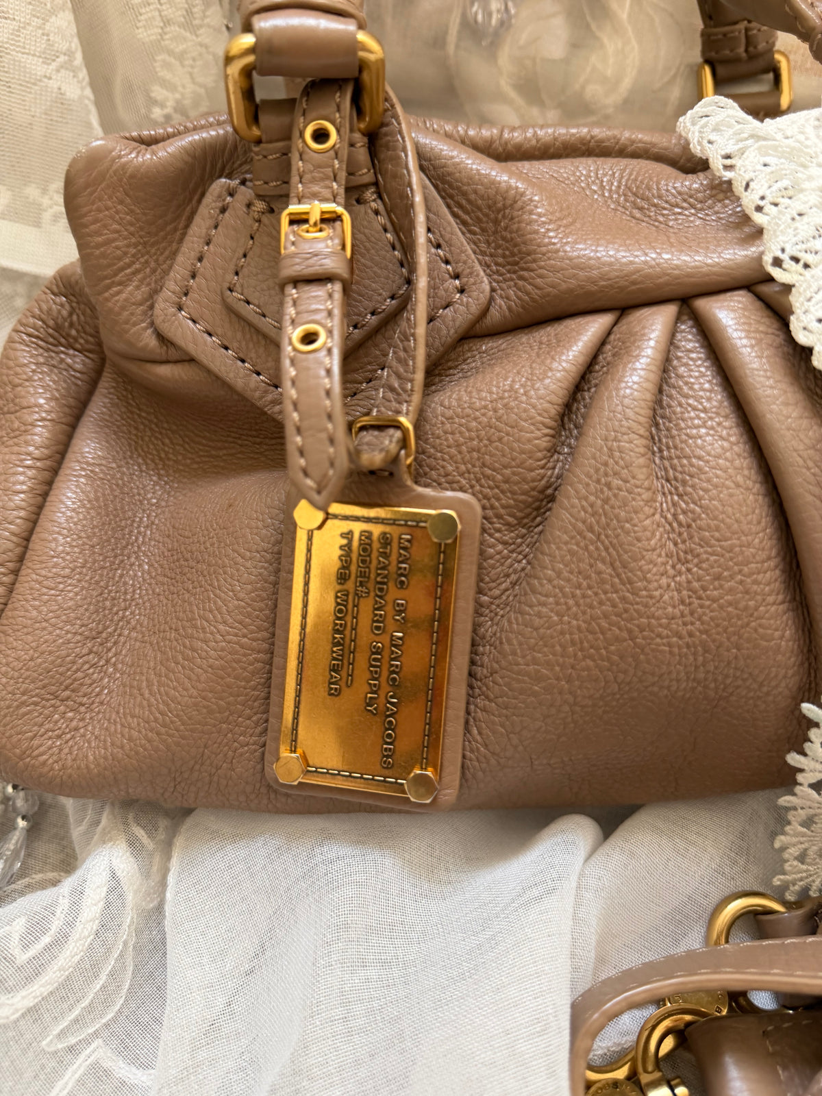 xovintage MARC BY MARC JACOBS BEIGE VINTAGE CLASSIC Q BAG - Handbags