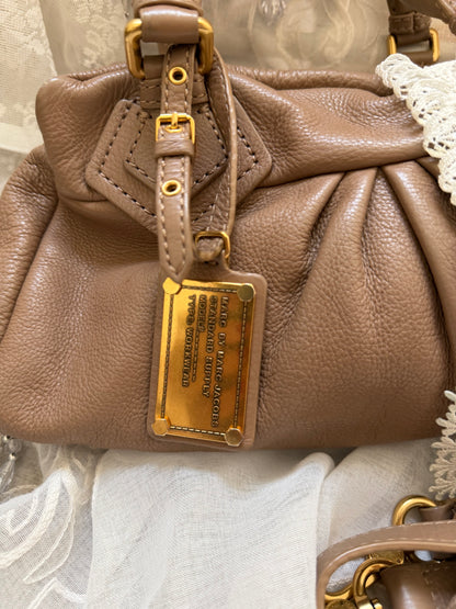 xovintage MARC BY MARC JACOBS BEIGE VINTAGE CLASSIC Q BAG - Handbags
