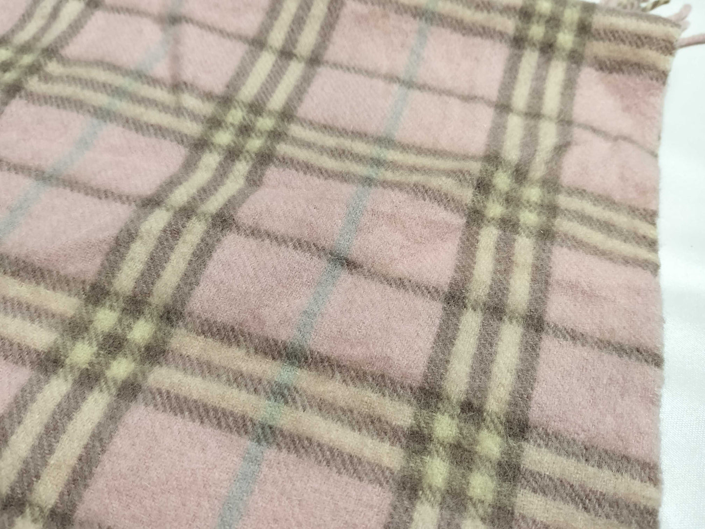 burberry 100% lambswool baby pink scarf
