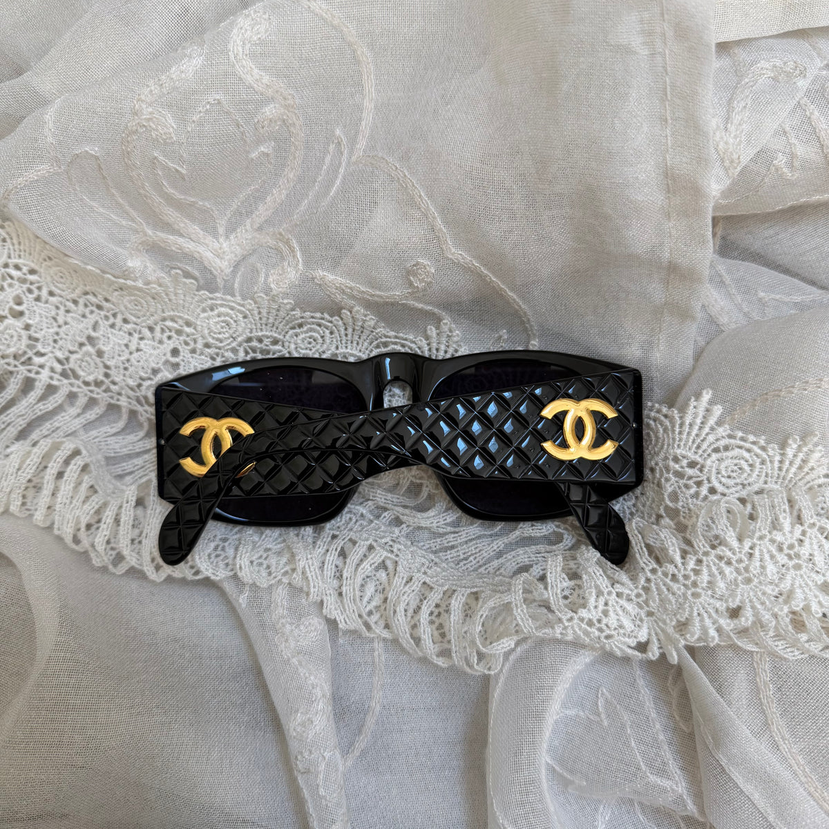 xovintage chanel 2000s vintage Quilted Matelasse sunglasses (small) - Sunglasses