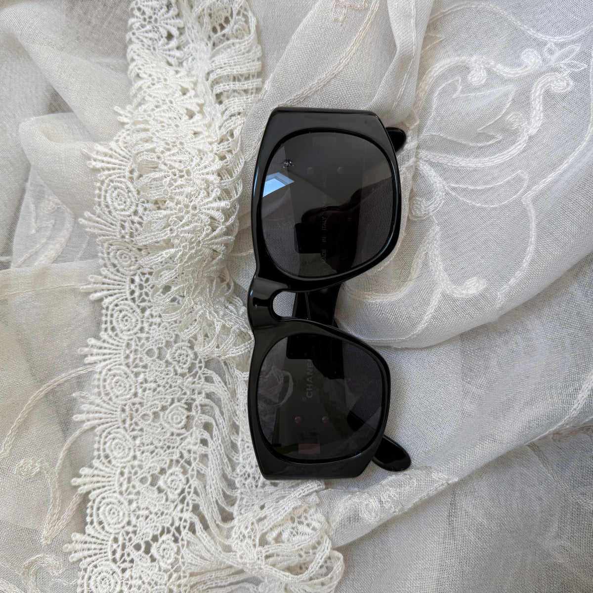 xovintage chanel 2000s vintage Quilted Matelasse sunglasses (small) - Sunglasses