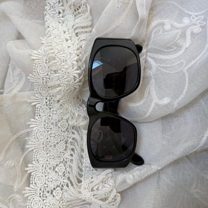 xovintage chanel 2000s vintage Quilted Matelasse sunglasses (small) - Sunglasses