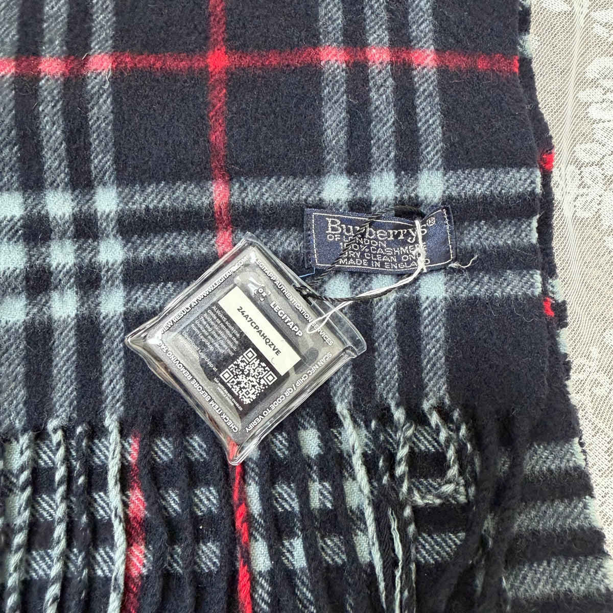 burberry vintage 90s navy blue 100% cashmere scarf