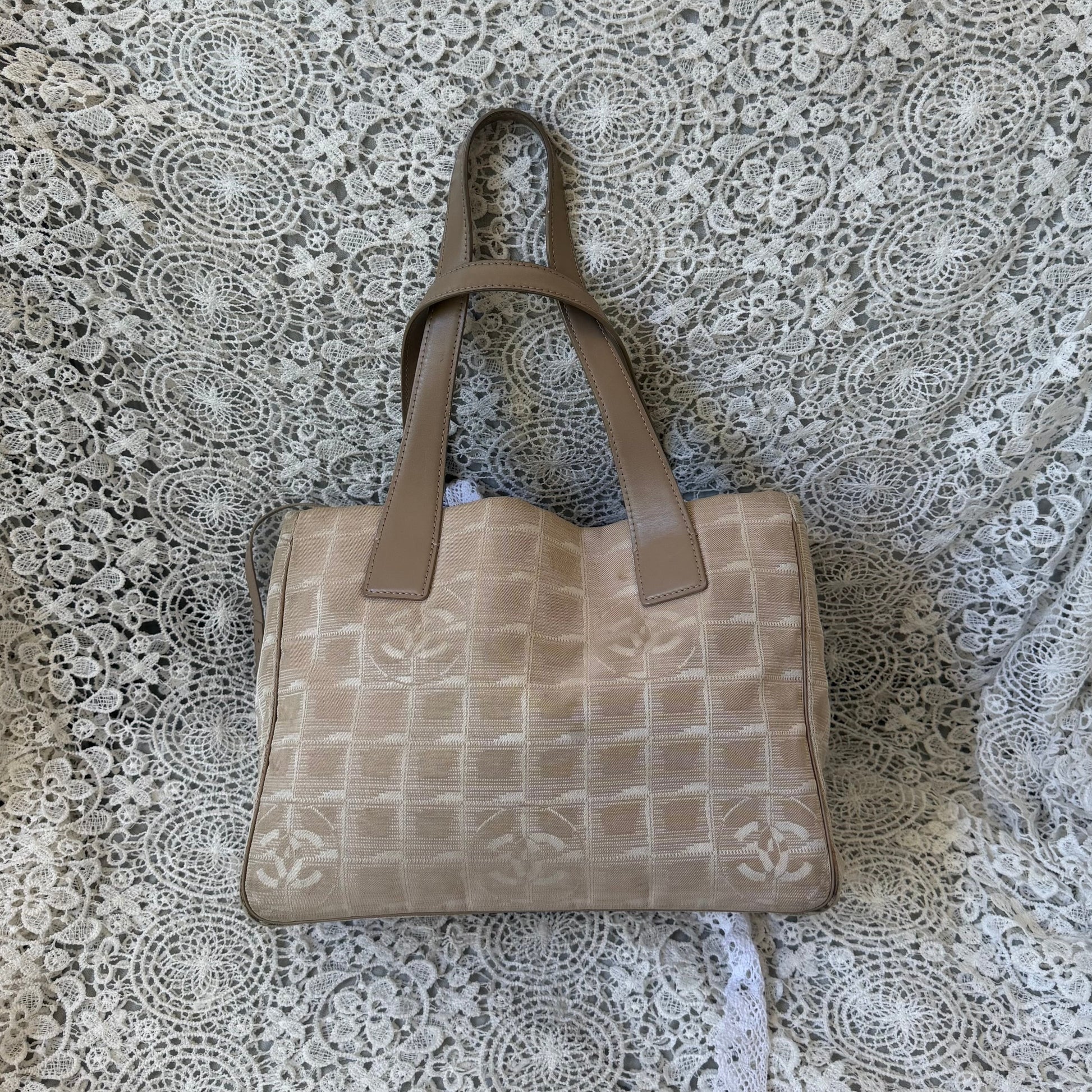 xovintage chanel travel line beige 2000s shoulder bag - Shoulder Bags