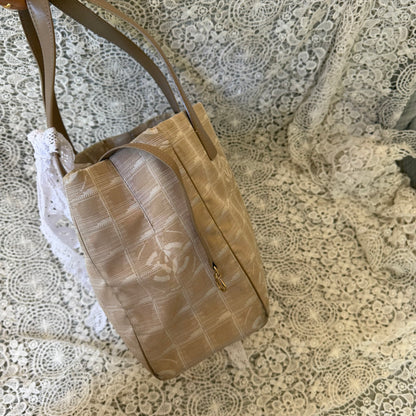 xovintage chanel travel line beige 2000s shoulder bag - Shoulder Bags