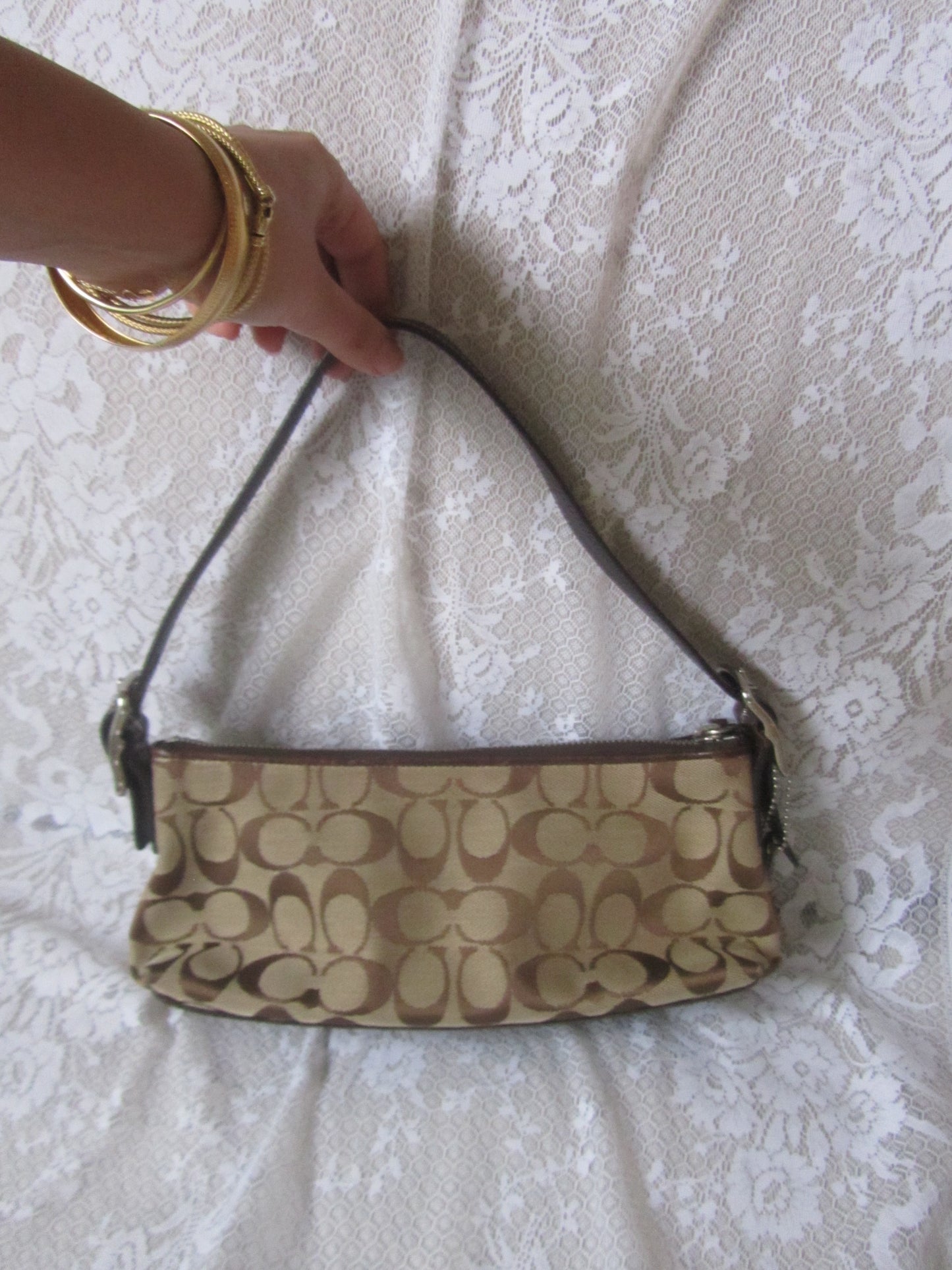 Handbag with pattern on a textured surface