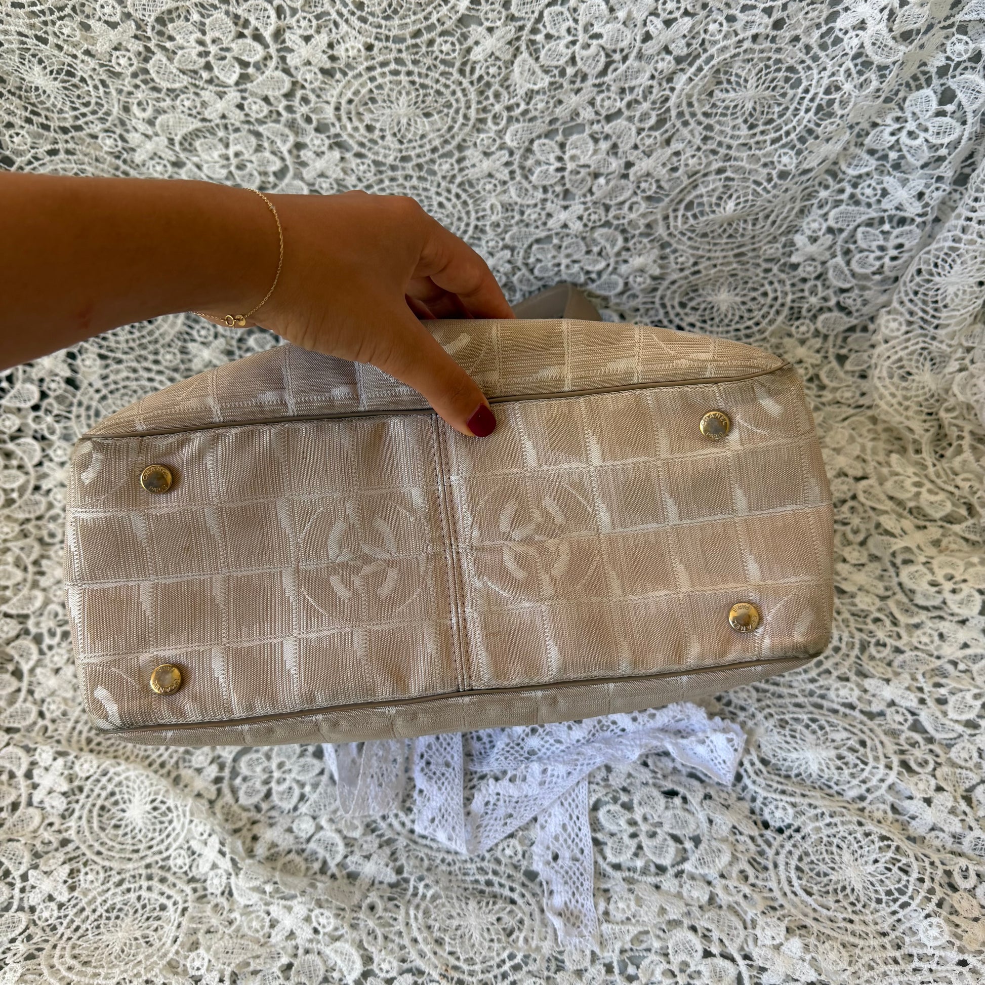 xovintage chanel travel line beige 2000s shoulder bag - Shoulder Bags