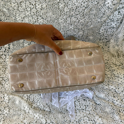 xovintage chanel travel line beige 2000s shoulder bag - Shoulder Bags
