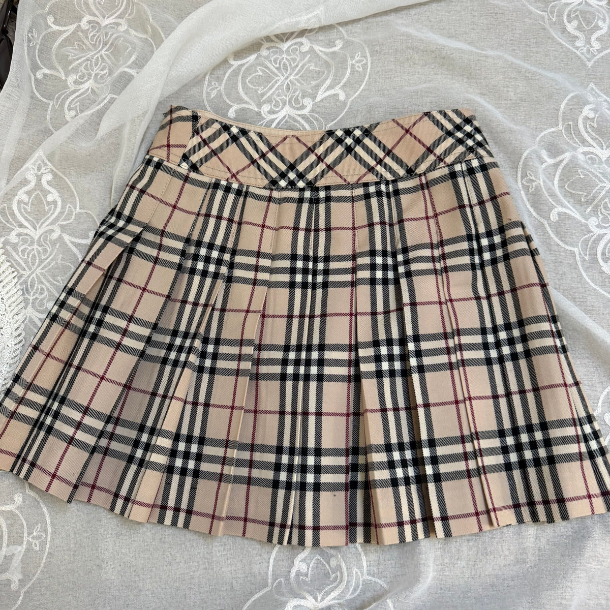 xovintage BURBERRY CLASSIC PLEATED VINTAGE BELTED MINI SKIRT, X-SMALL - Clothing