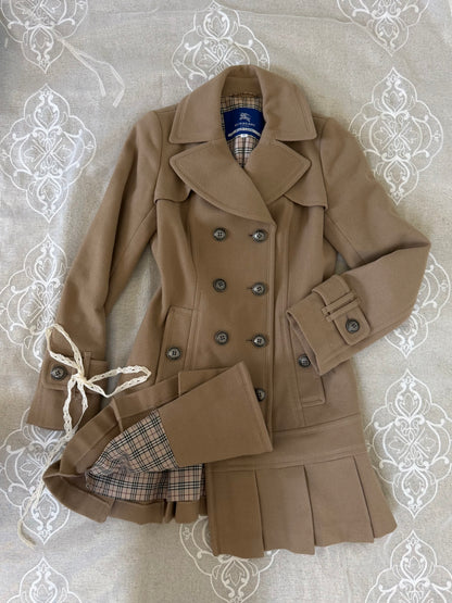 Cosmopolitan Vintage burberry blue label beige pleated vintage flirty dress coat (38) - Overcoats