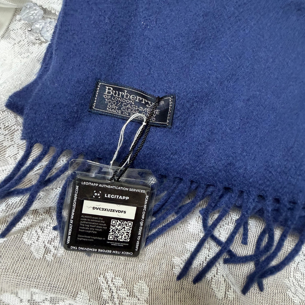 burberry 90s vintage 100% cashmere scarf in blue
