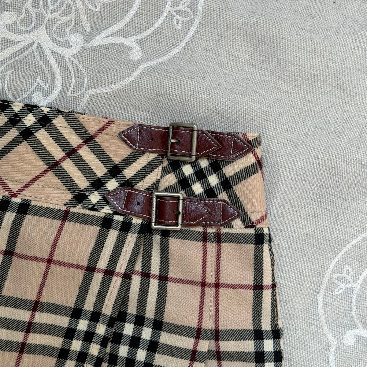 xovintage BURBERRY CLASSIC PLEATED VINTAGE MINI SKIRT, SMALL - Clothing