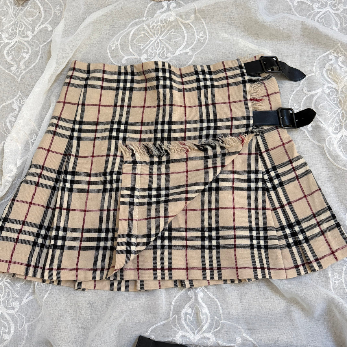 xovintage BURBERRY CLASSIC PLEATED VINTAGE MINI SKIRT, X-SMALL - Clothing
