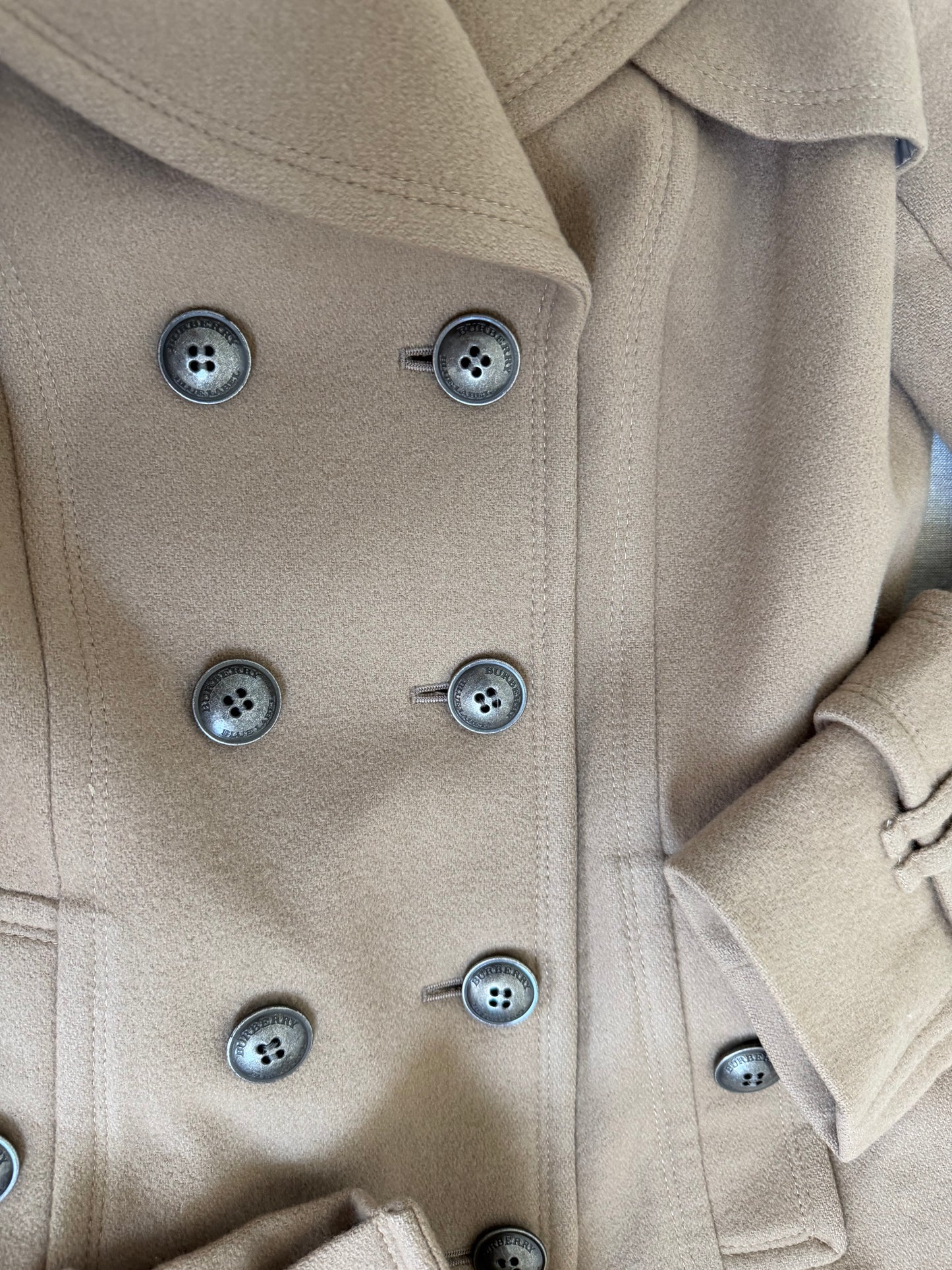 Cosmopolitan Vintage burberry blue label beige pleated vintage flirty dress coat (38) - Overcoats