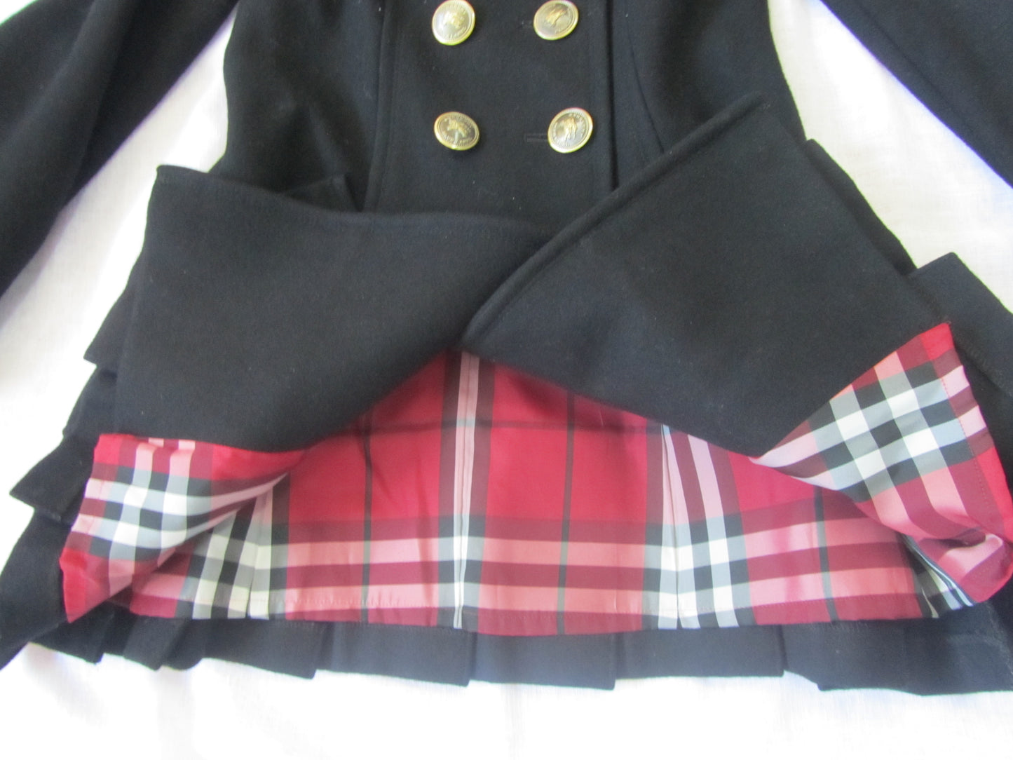 burberry blue label vintage pleated flirty dress coat in black (36)