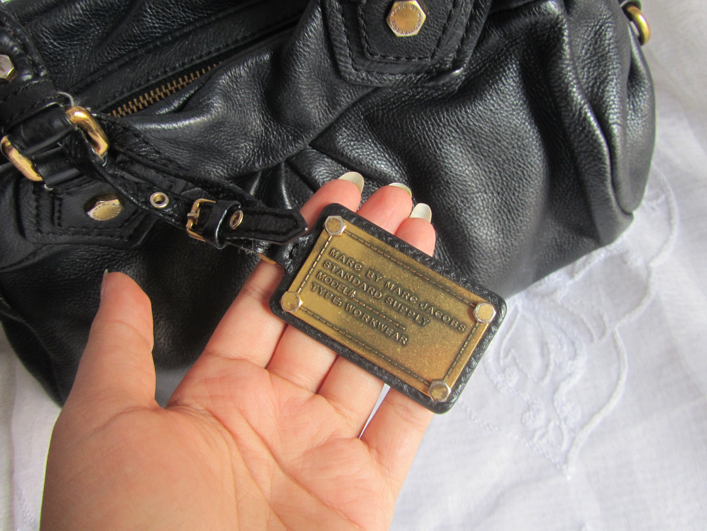 marc by marc jacobs baby groovee bag in black