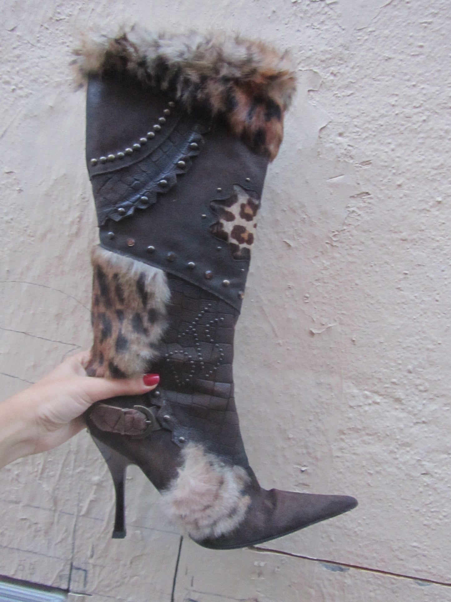 el dantes fur trimmed iconic vintage boots