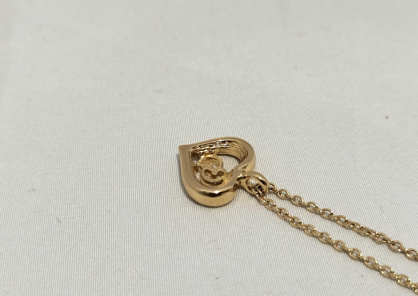 christian dior logo heart shaped necklace