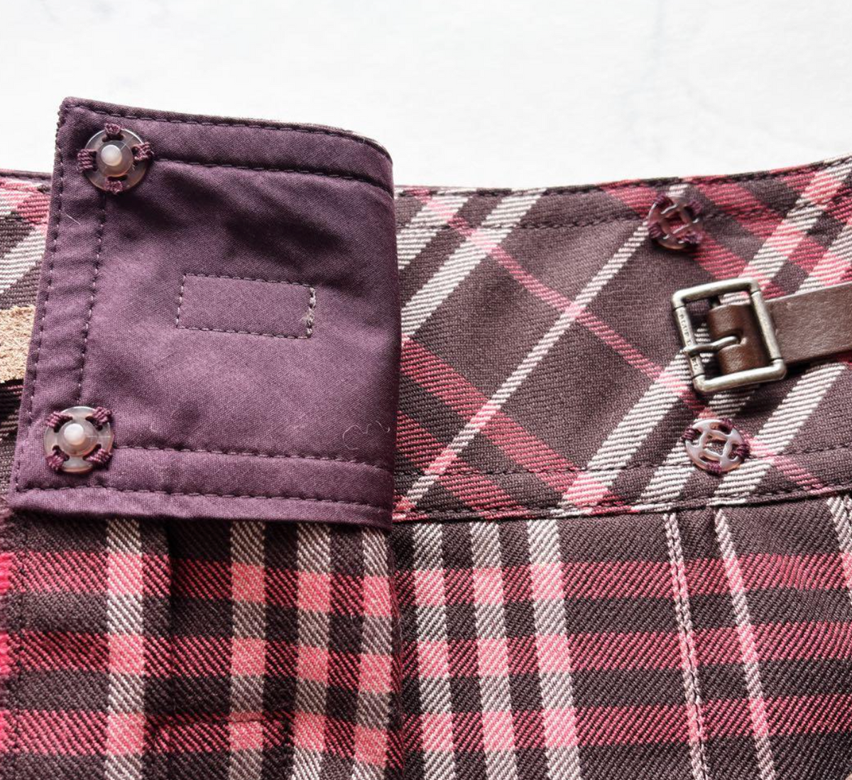 xovintage PRE-LOVED BURBERRY BLUE LABEL BURGUNDY PLEATED MINI SKIRT (38, S) - Clothing
