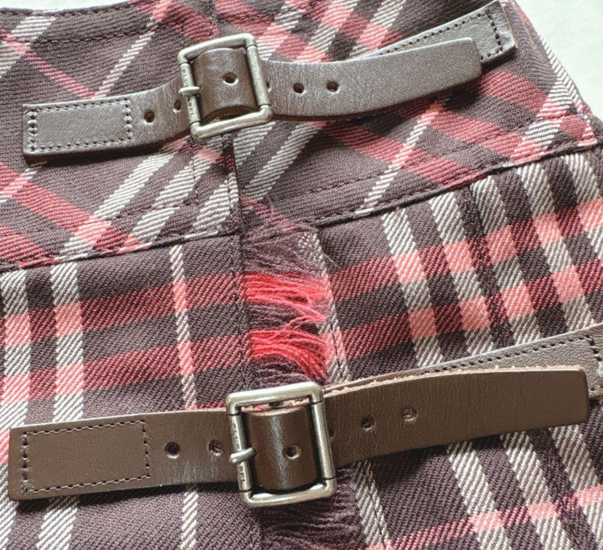 xovintage PRE-LOVED BURBERRY BLUE LABEL BURGUNDY PLEATED MINI SKIRT (38, S) - Clothing