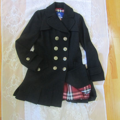 burberry blue label vintage pleated flirty dress coat in black x red (38)
